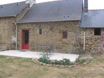 Bais, Gîte bonnes herbes, terrasse