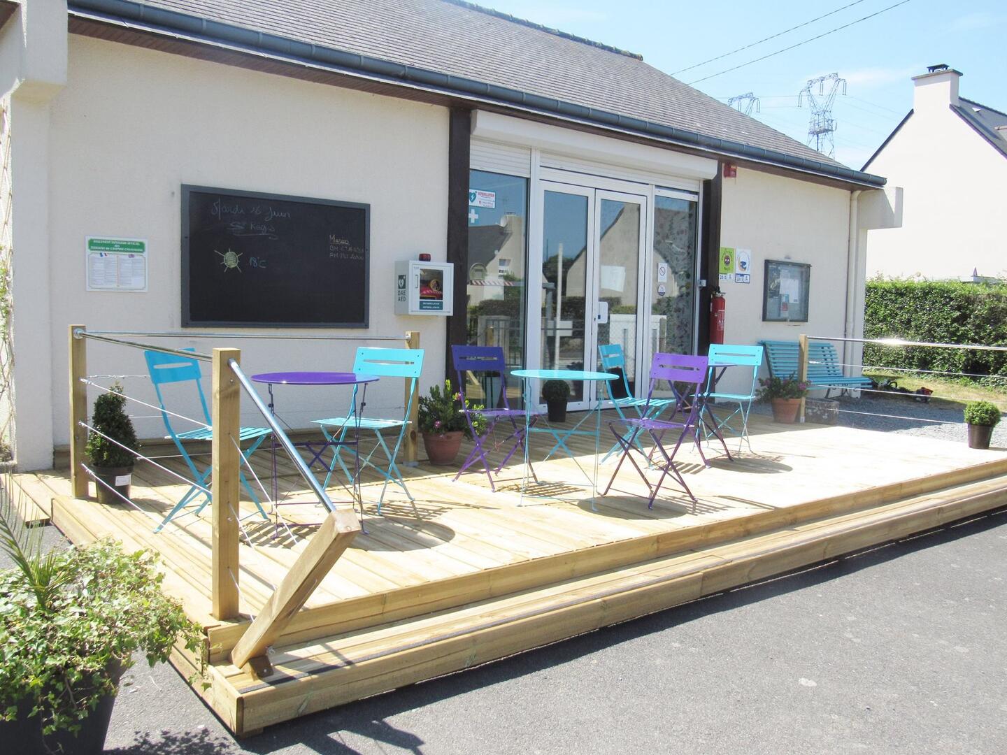 Camping-Les-Etangs-La-Richardais-facade-accueil