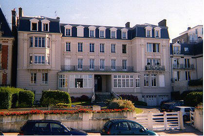 Farkas-Dinard-Batiment
