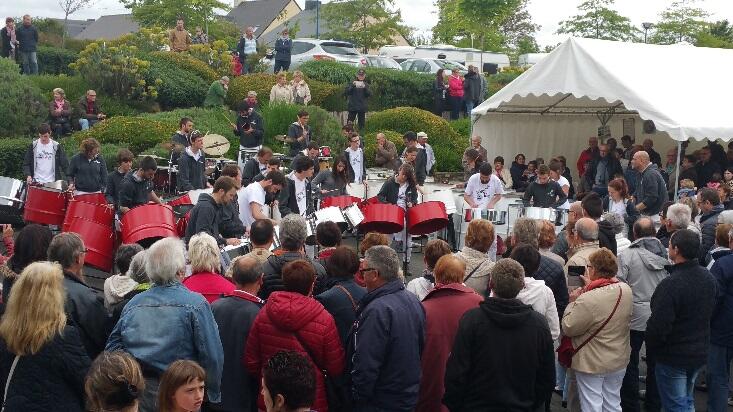 Fête des Badious 2016 - Animations avec Les Allumés du Bidon © Annie Lambert