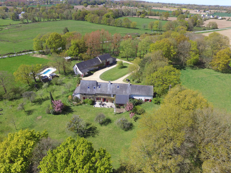Manoir de Lalleu, gîtes et chambres d'hôtes à La Chappelle-Chaussée