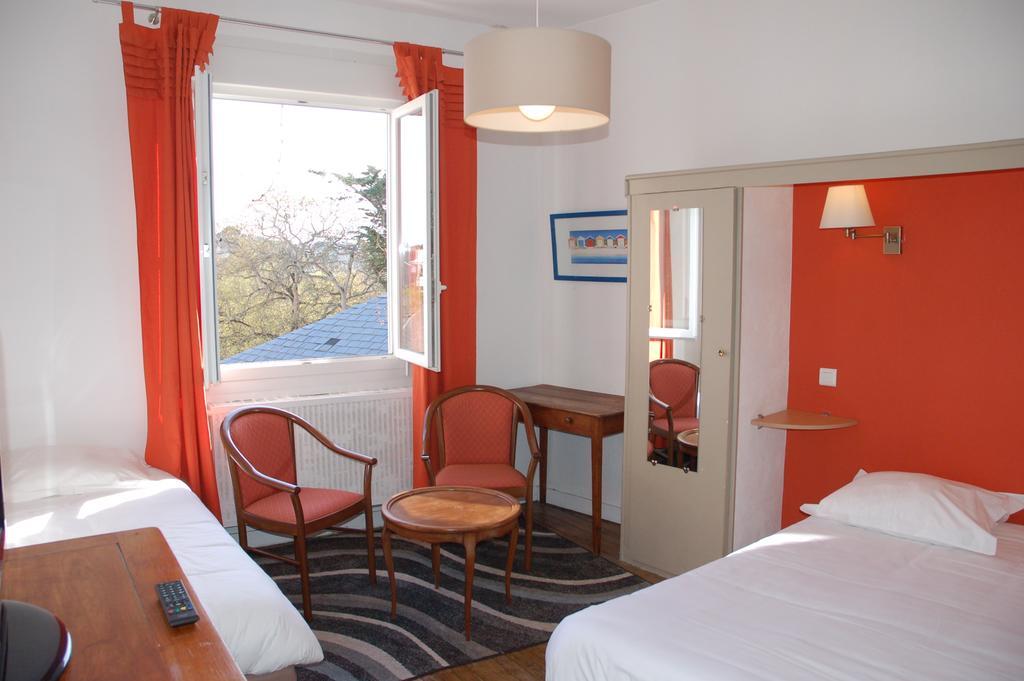 Hotel-Altair-Dinard-chambre-triple-orange