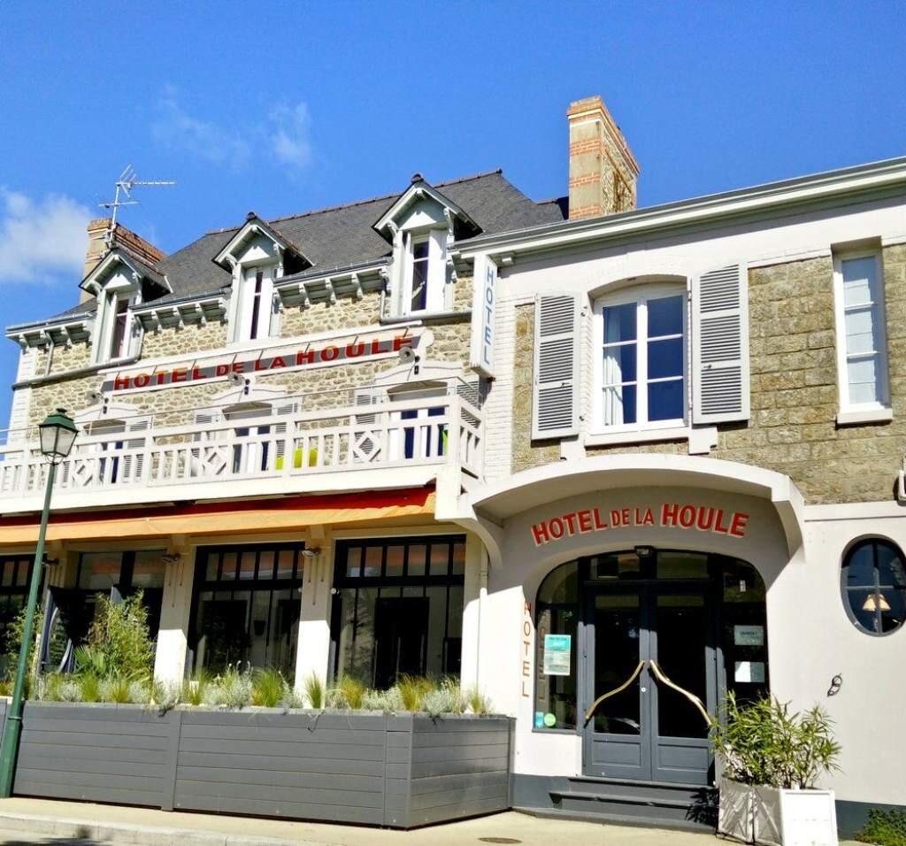 Hotel-La-Houle-Saint-Briac-devanture