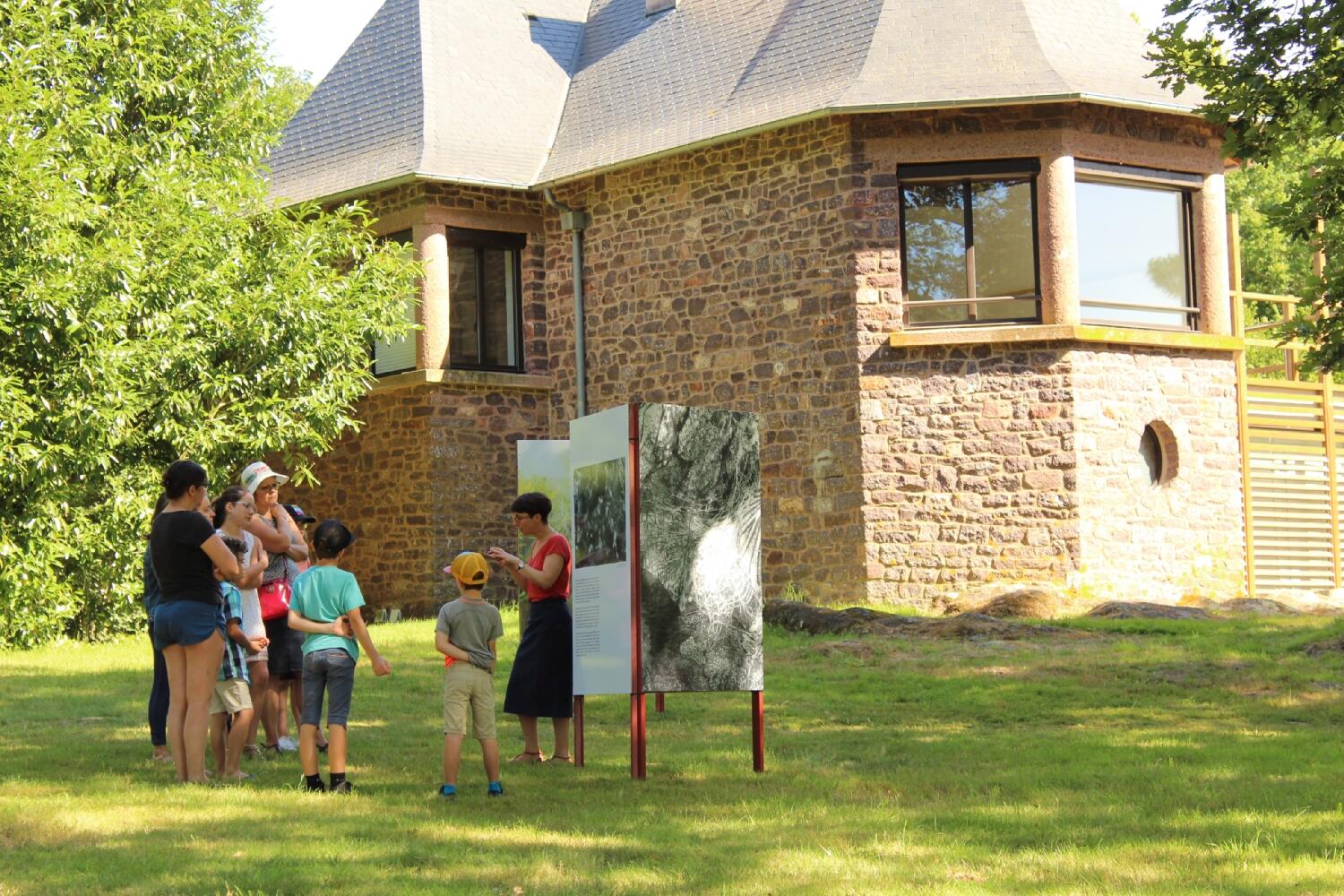 Visite L'aparté lieu d'art contemporain Iffendic
