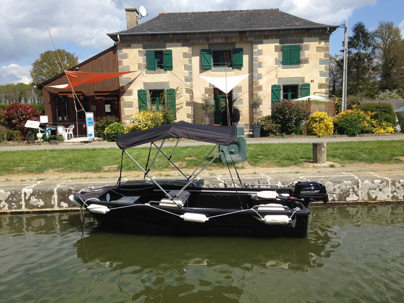 Ille Flottante les bateaux promenade à Hédé-Bazouges