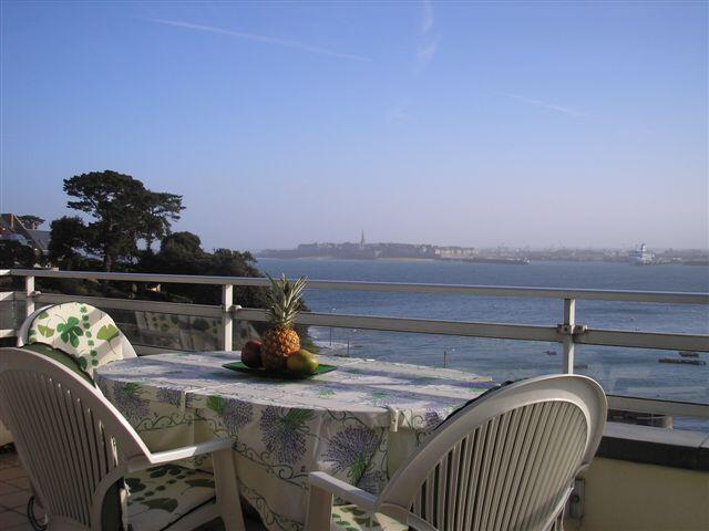 Le-Bellevue-La-Riviere-Dinard-Terrasse