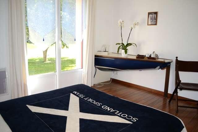 Le-Tertre-Gatinais---Brossard-Pascal-chambre-double-bleue-1-2
