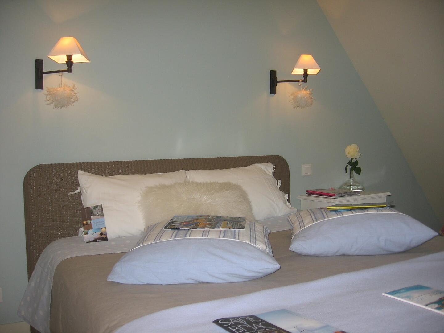 Le-Vieux-Logis-Vautier-Ginette-Saint-Briac-chambre-double-bleu-gris