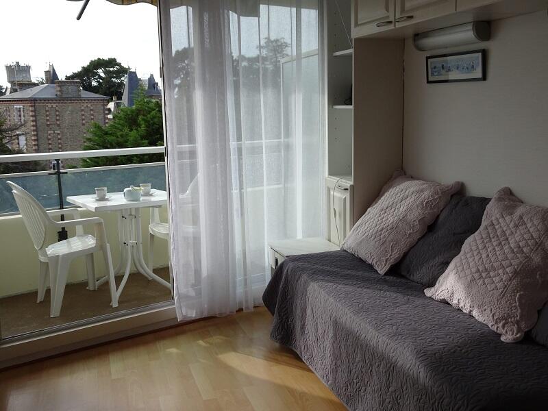 Madame-Guinhut-Michele-balcon-ouvert