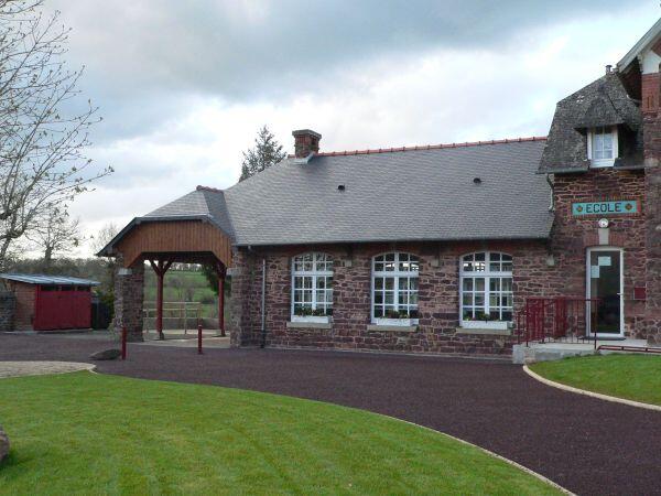 Maison d'école en pays gallo à Saint Gonlay