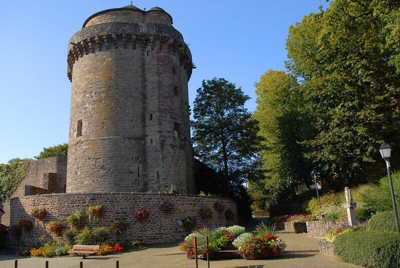 Montfort Tour_Papegault