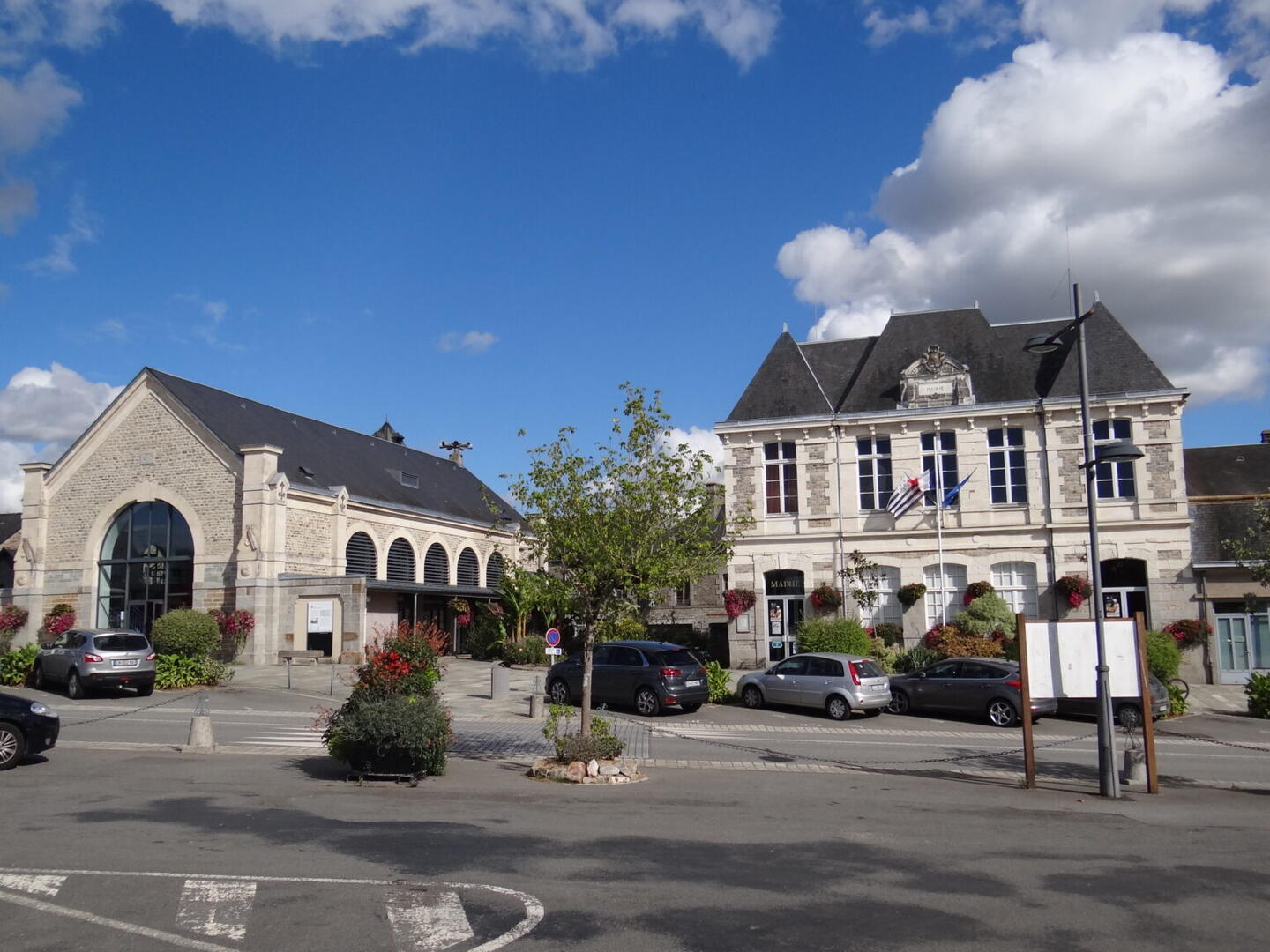 mairie-saint-aubin-du-cormier