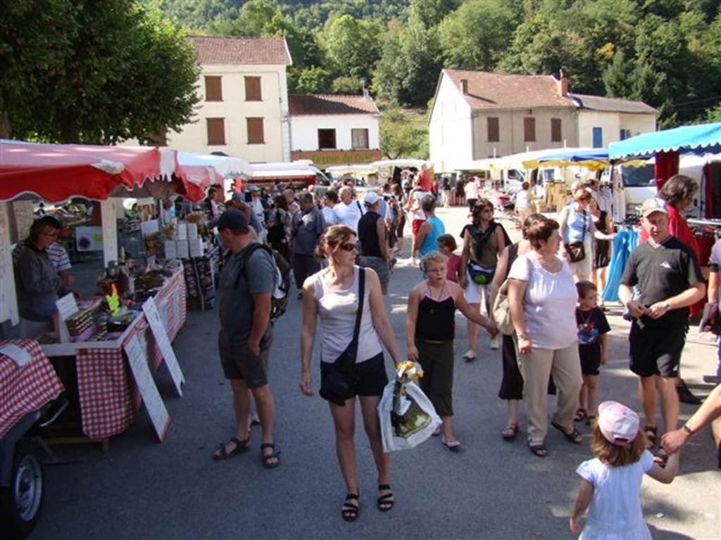 MARCHE DE LES CABANNES