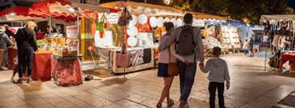 Marché nocture et gourmand