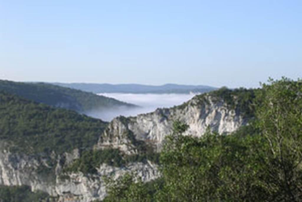 Aire de pique-nique - Cirque de Bône