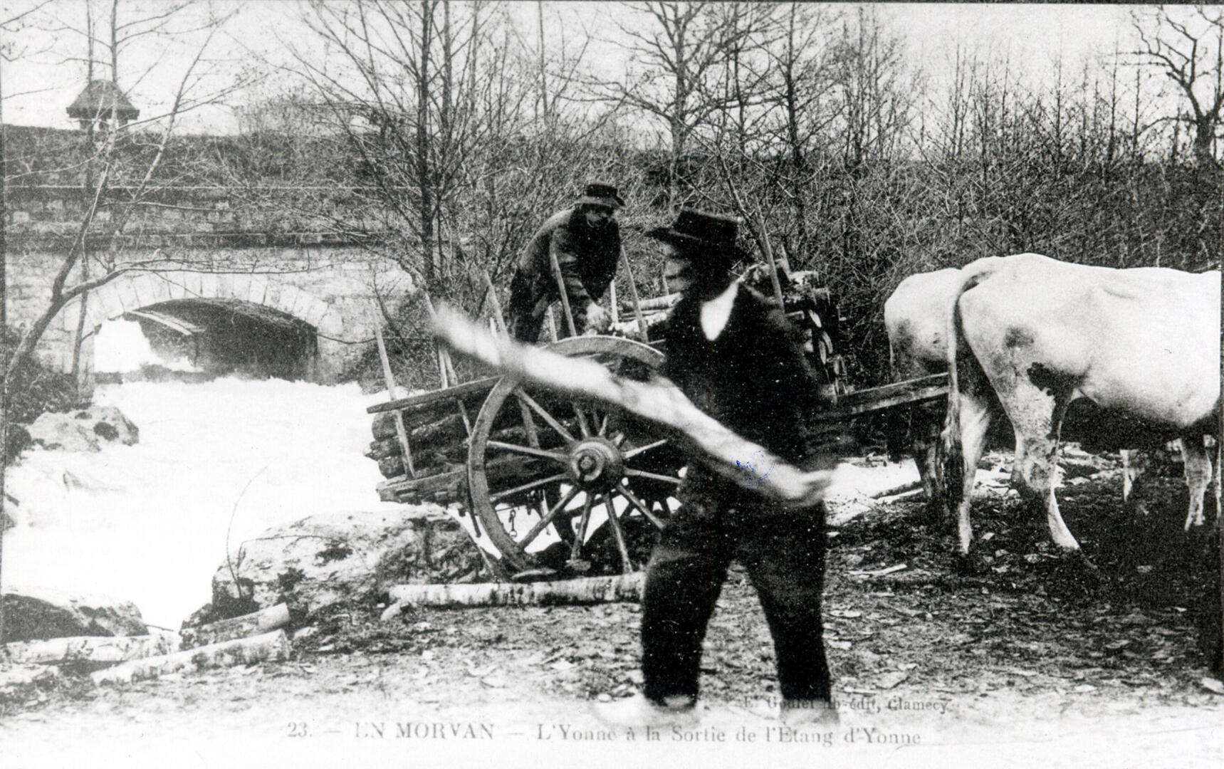 Jettage dans ruisseau