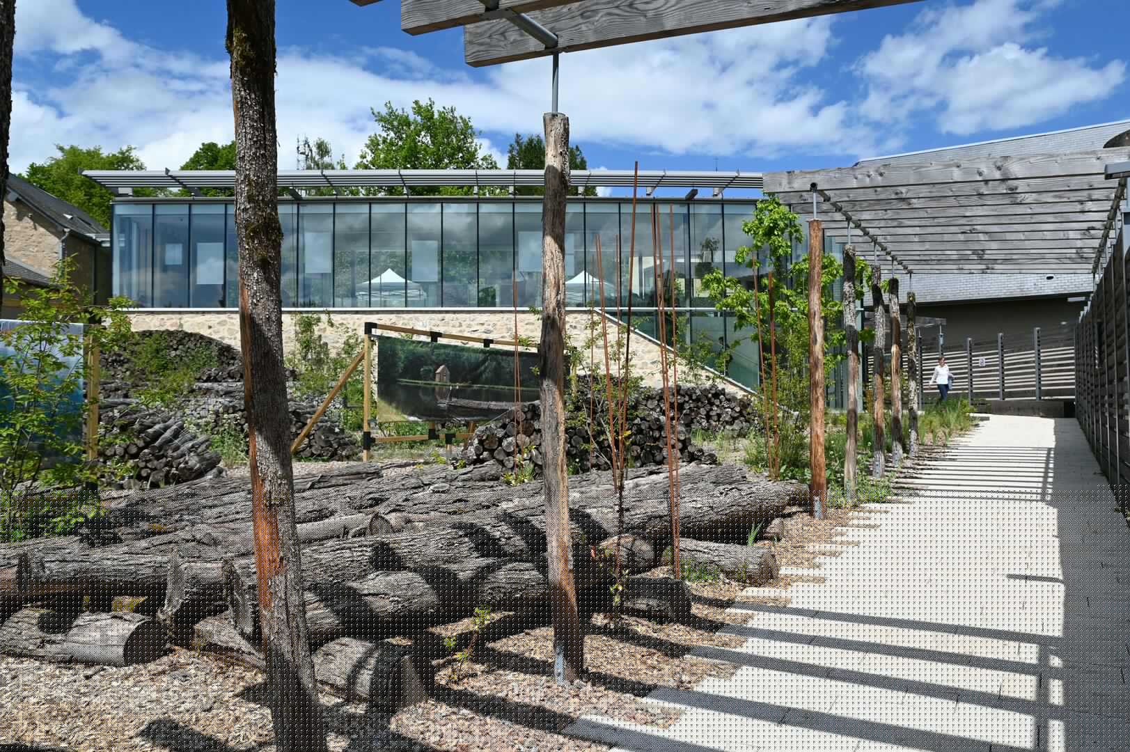 CPFM_jardin bas_vue pavillon1 (c)Departement de la Nievre_Cite des Presents François Mitterrand