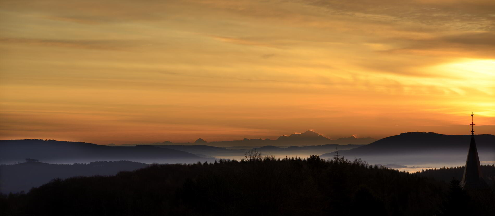regarder le soleil se coucher en écouter la nuit
