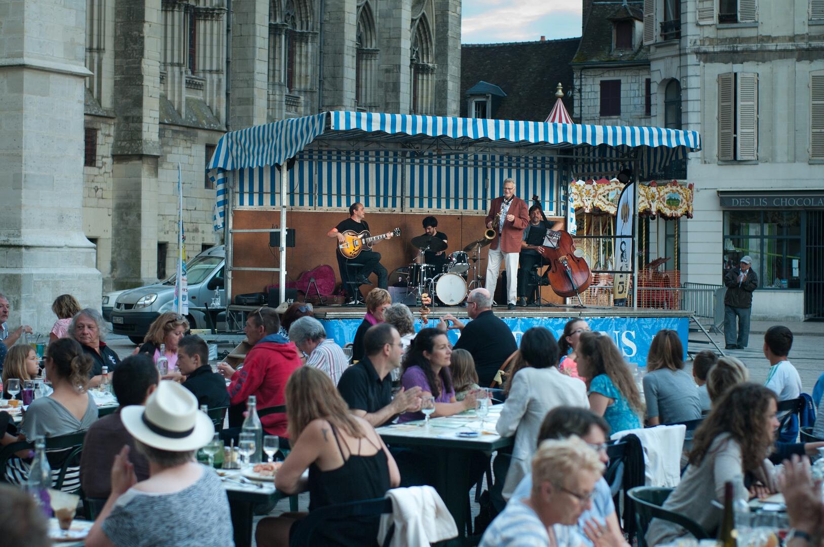 Garçon la Note à Sens en 2014 - Pascal Gaubert & Friends au restaurant de la Cathédrale © Pierre Pichon
