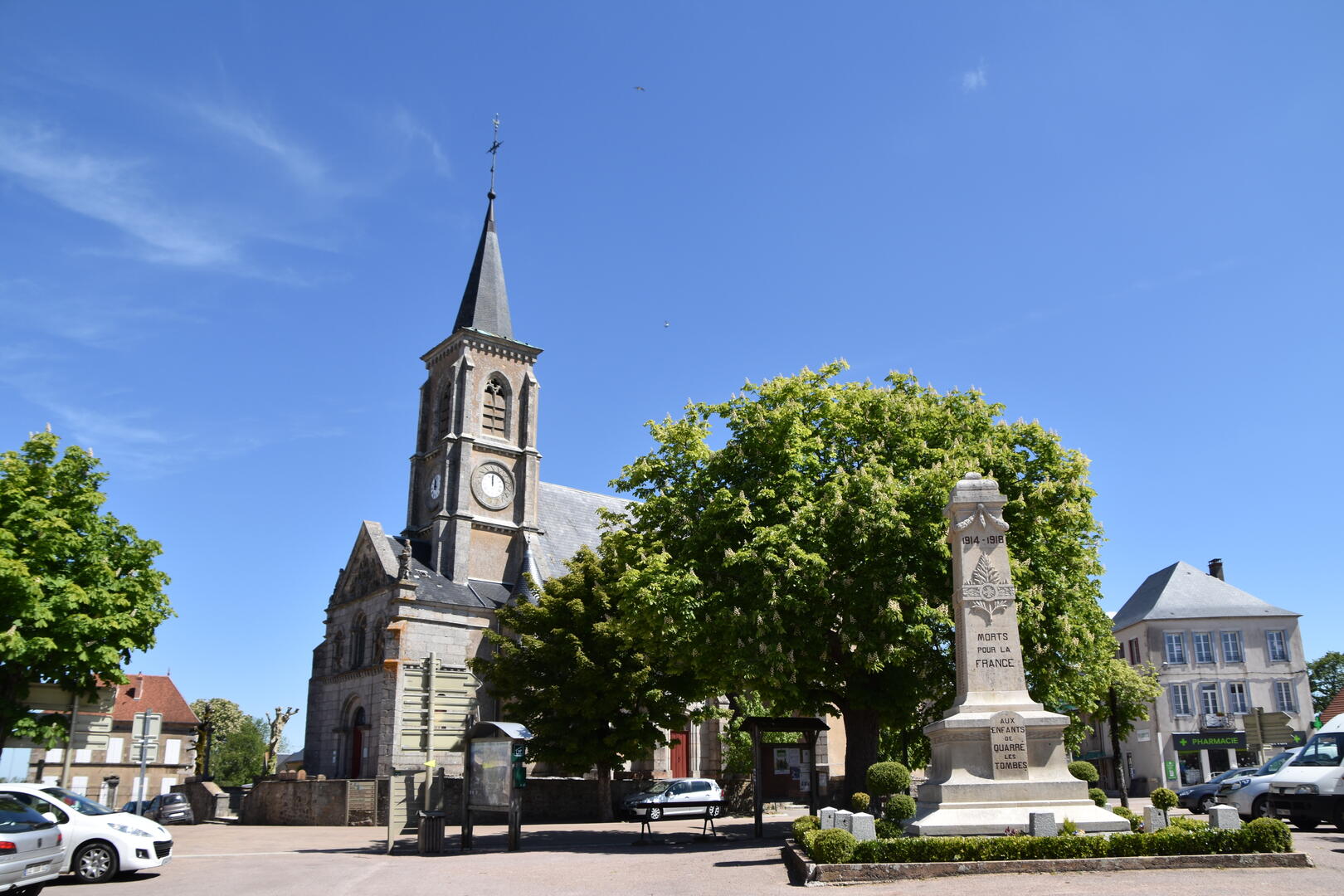 QUARRÉ-LES-TOMBES, QUEL DRÔLE DE NOM !