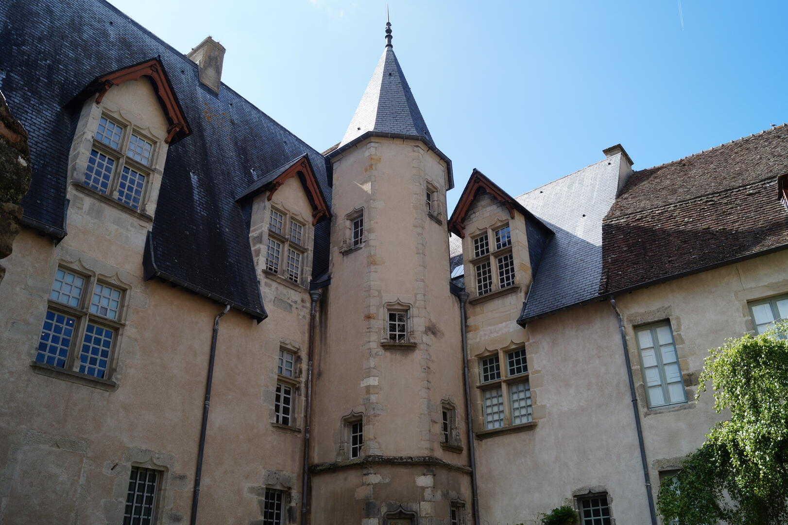 Cour intérieure du musée Rolin