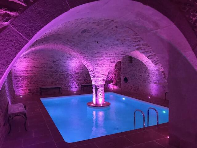 Piscine donnant sur l'extérieur