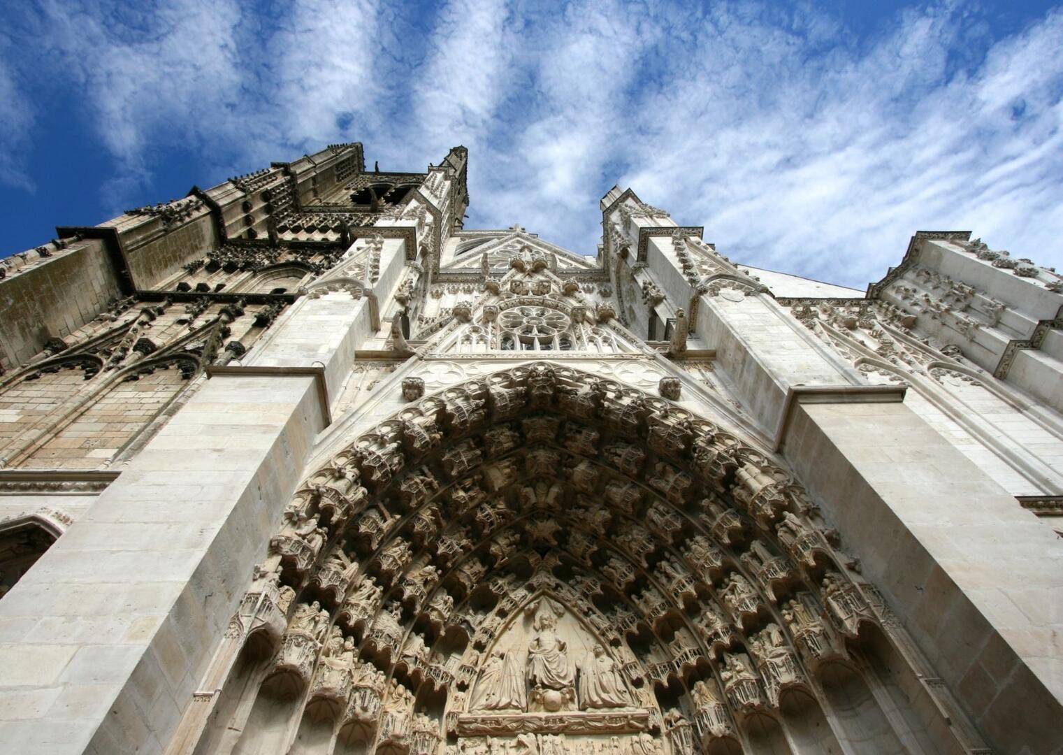 La cathédrale et son quartier © Canva