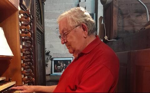 M. Tissier à la console