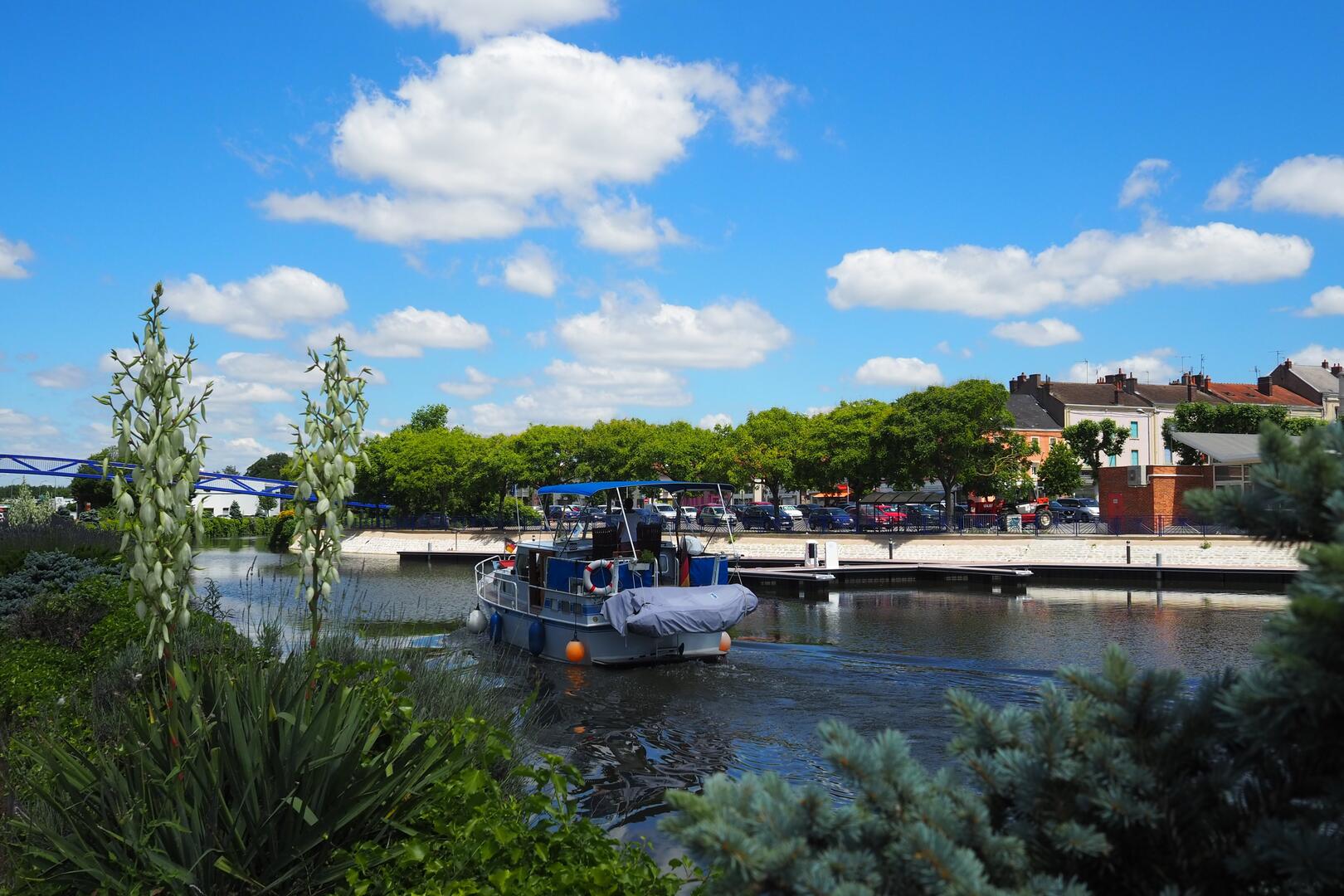 Montceau-Port-Capitainerie-Office-de-Tourisme-bateau-ponton-2018-CUCM-William-Chauvin--4-