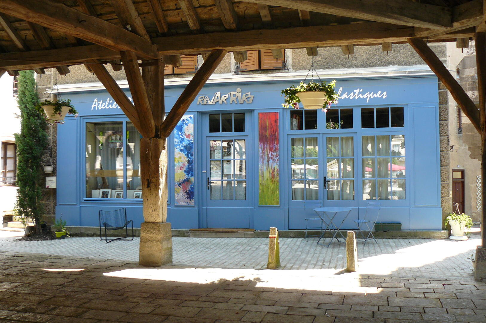 La galerie vue de la halle