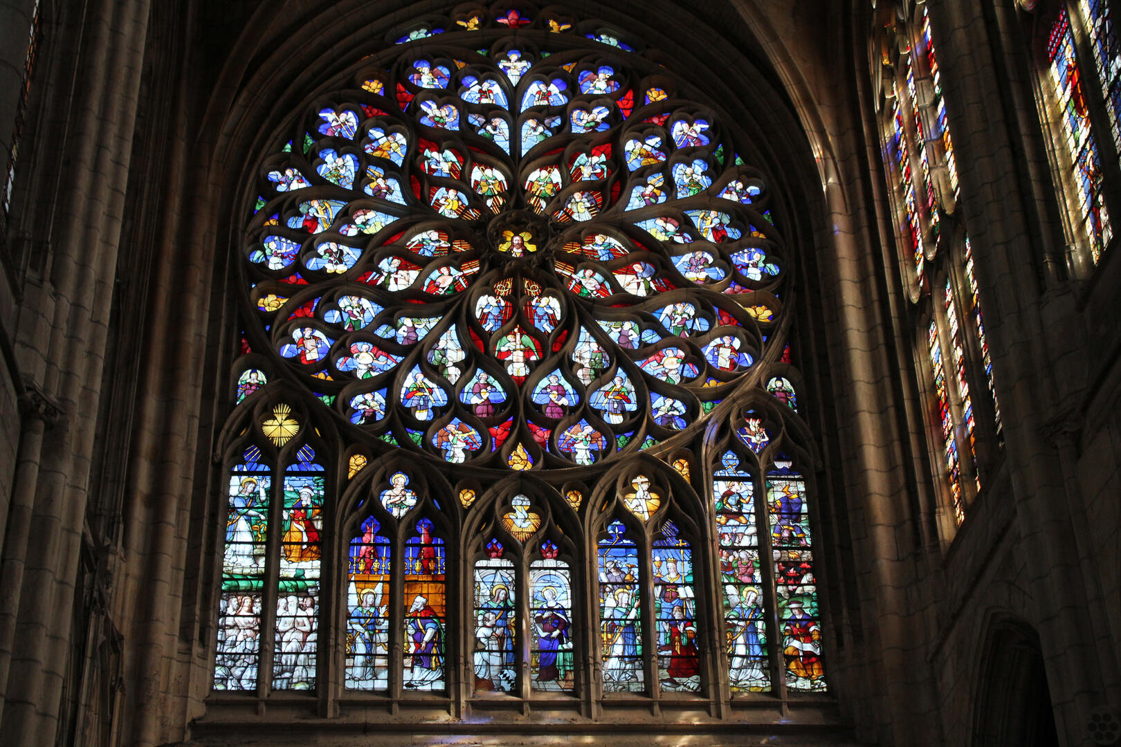 cathedrale-inter-gg-(5)-photo-communication-Ville-de-Sens---red