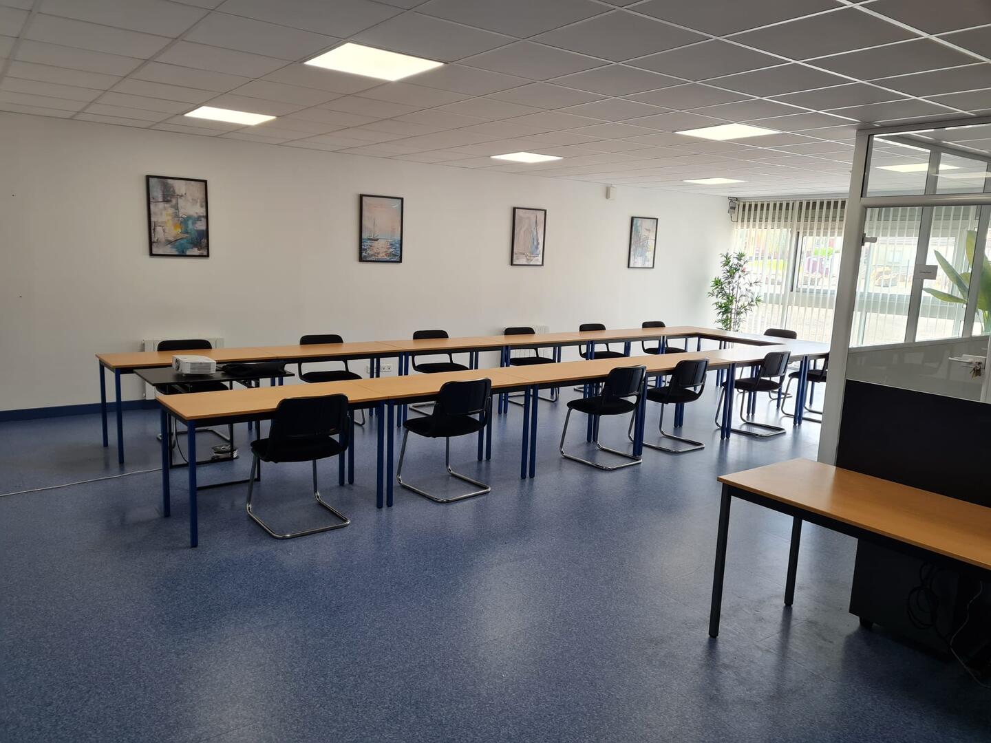 Grande salle de réunion