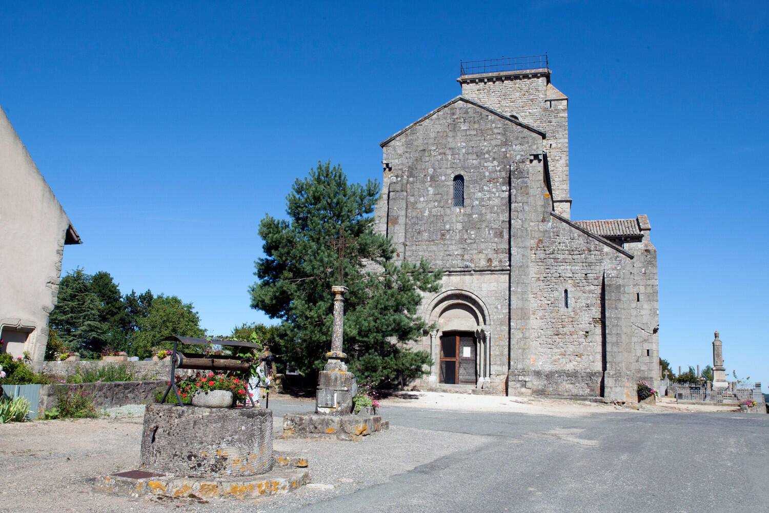 Église de Gourdon, extérieur