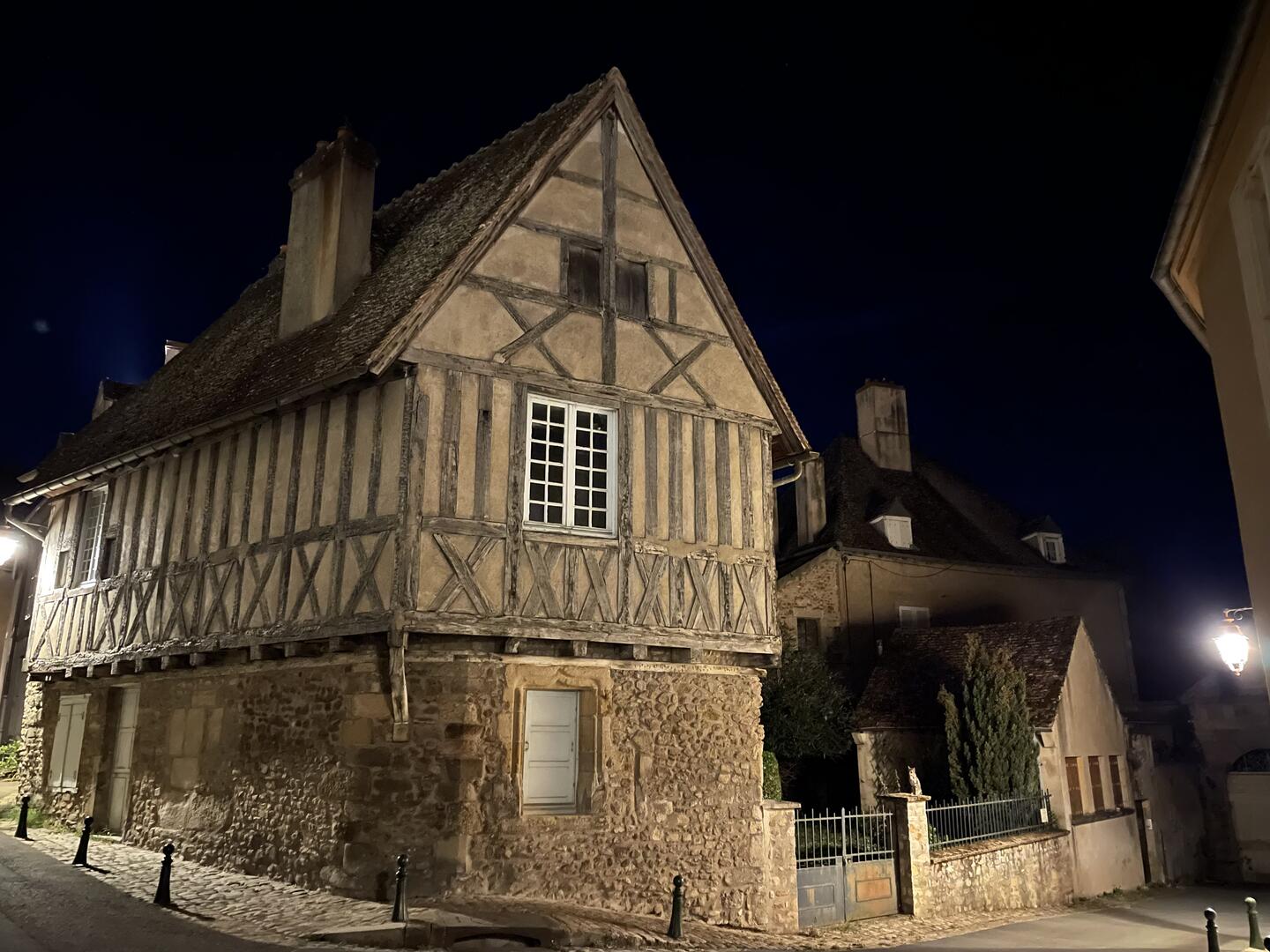 Visite guidée nocturne 'Les visiteurs du soir, Autun Morvan Tourisme
