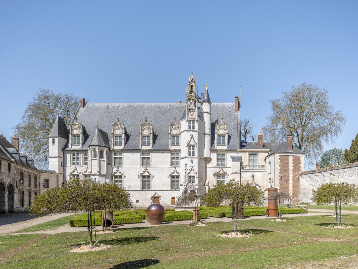 Vue du palais épiscopal, aujourd'hui MUDO-Musée de l'Oise