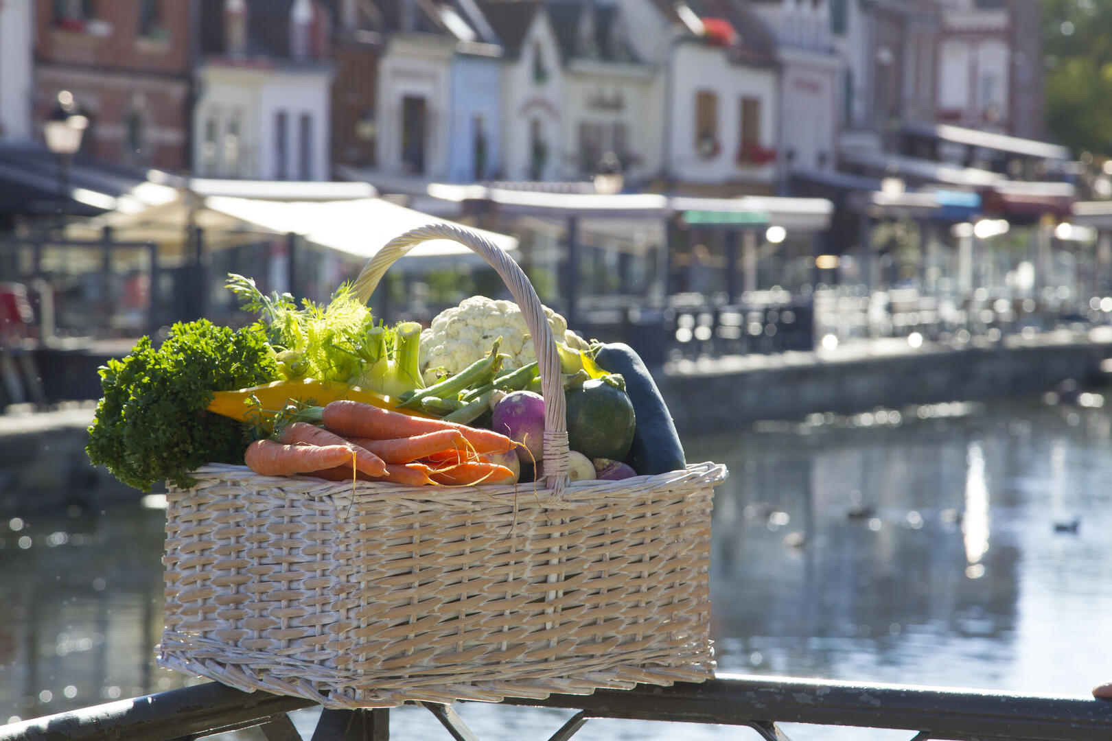 Marche_aux_legumes_a_Amiens__03-Hauts-de-France_Tourisme___Anne-Sophie_Flament