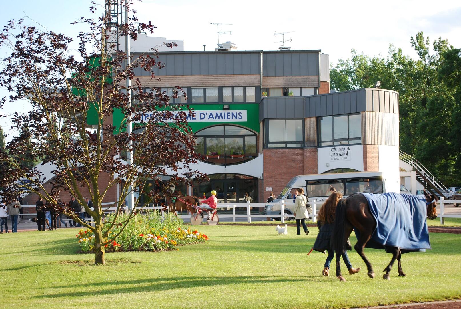 Batiment-principal-de-jour