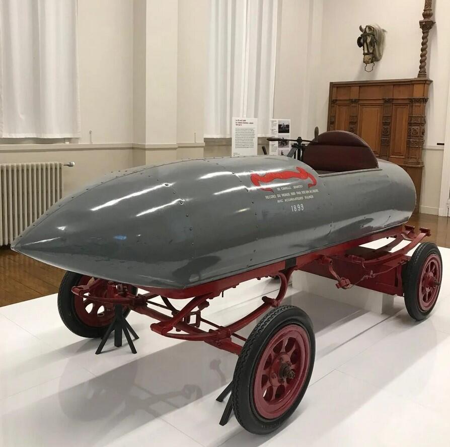 Premier regard | Musée national de la Voiture