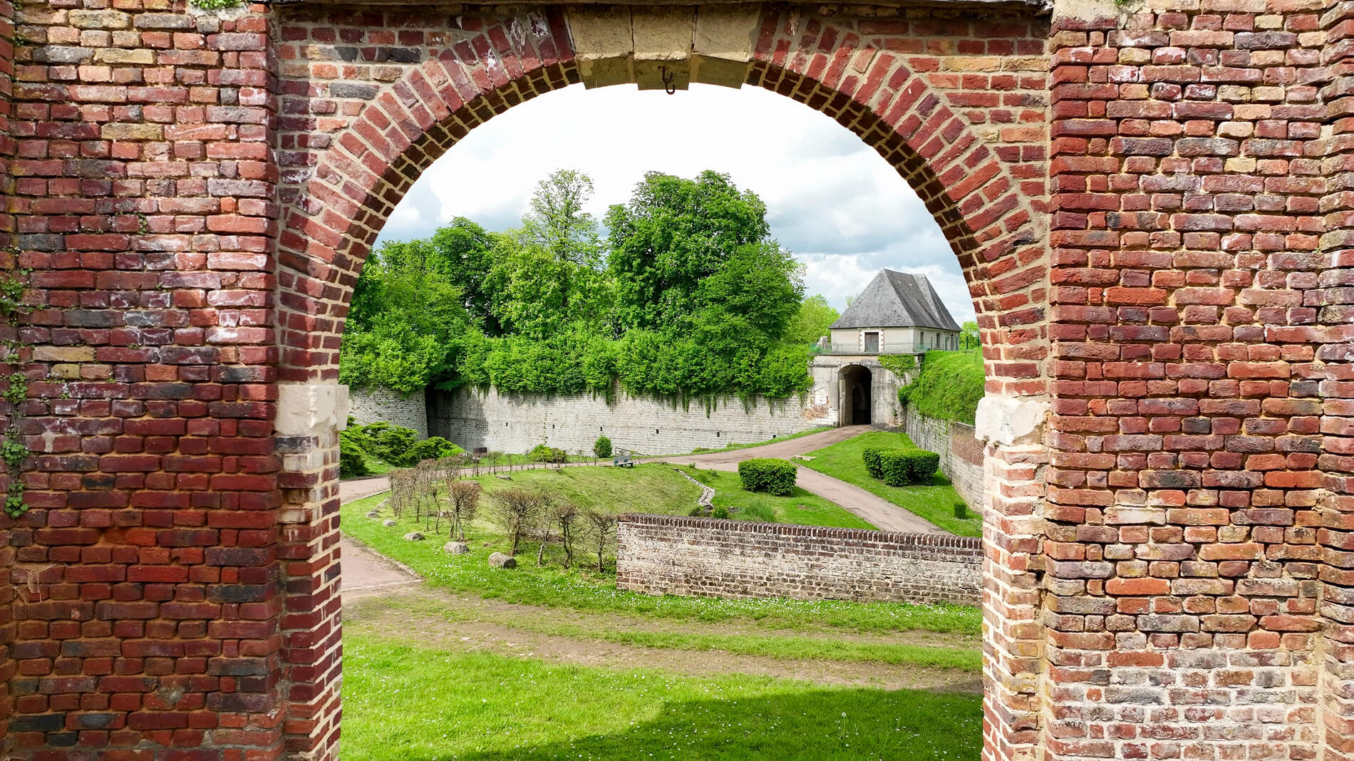 Citadelle de Doullens - Porte et remparts