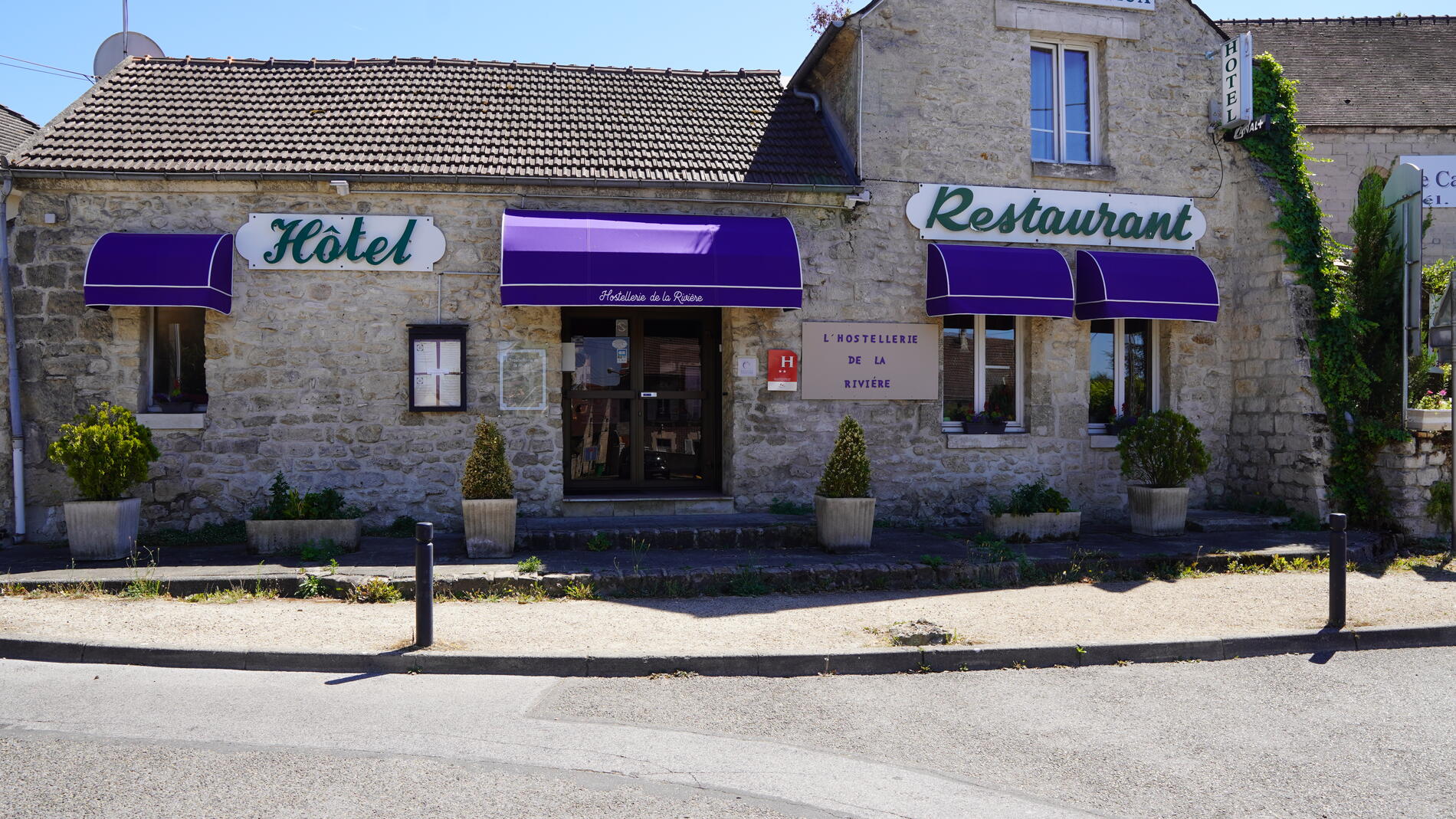Façade L'Hostellerie de la rivière