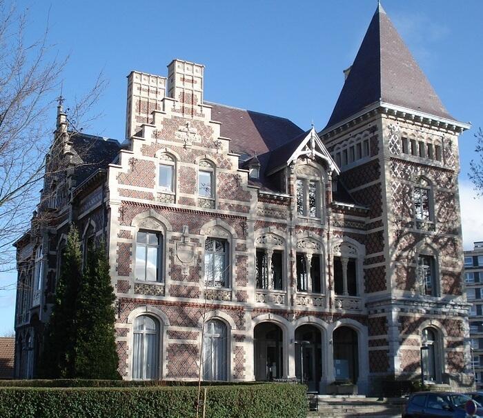 Châteaux et avenues autour de l'Hôtel de Ville_1