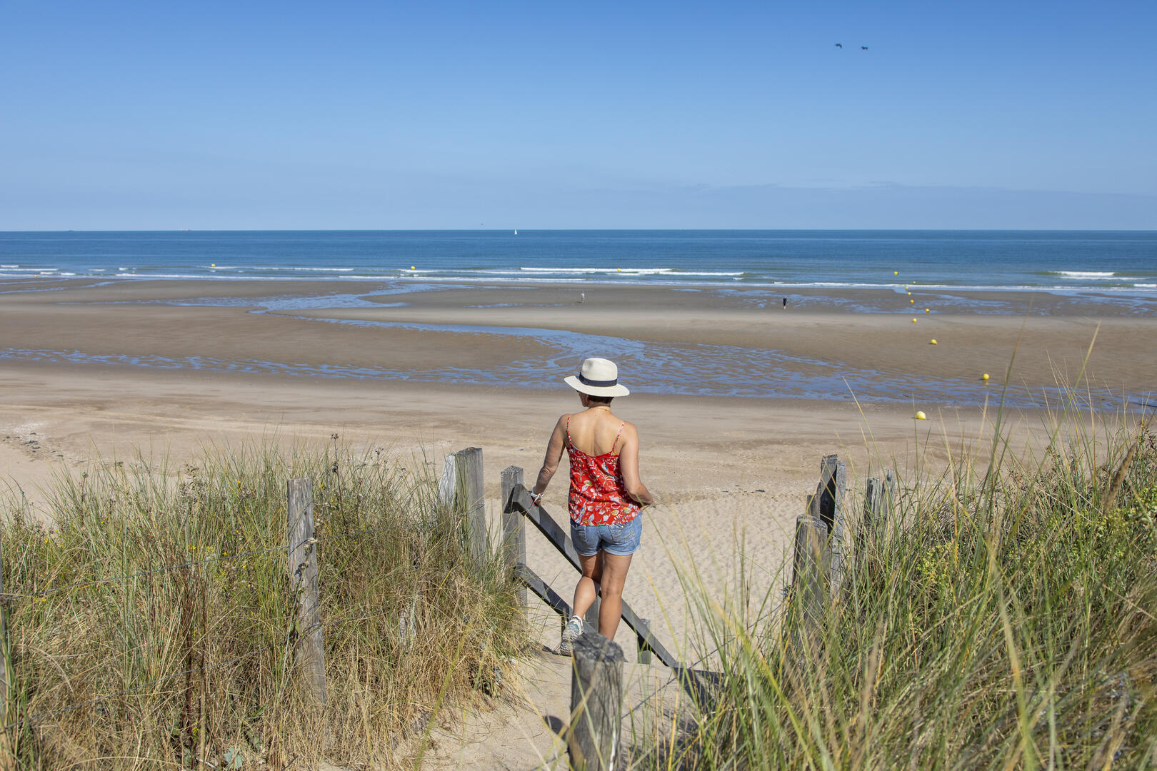 dame-devant-la-plage-des-escardines (1)_1