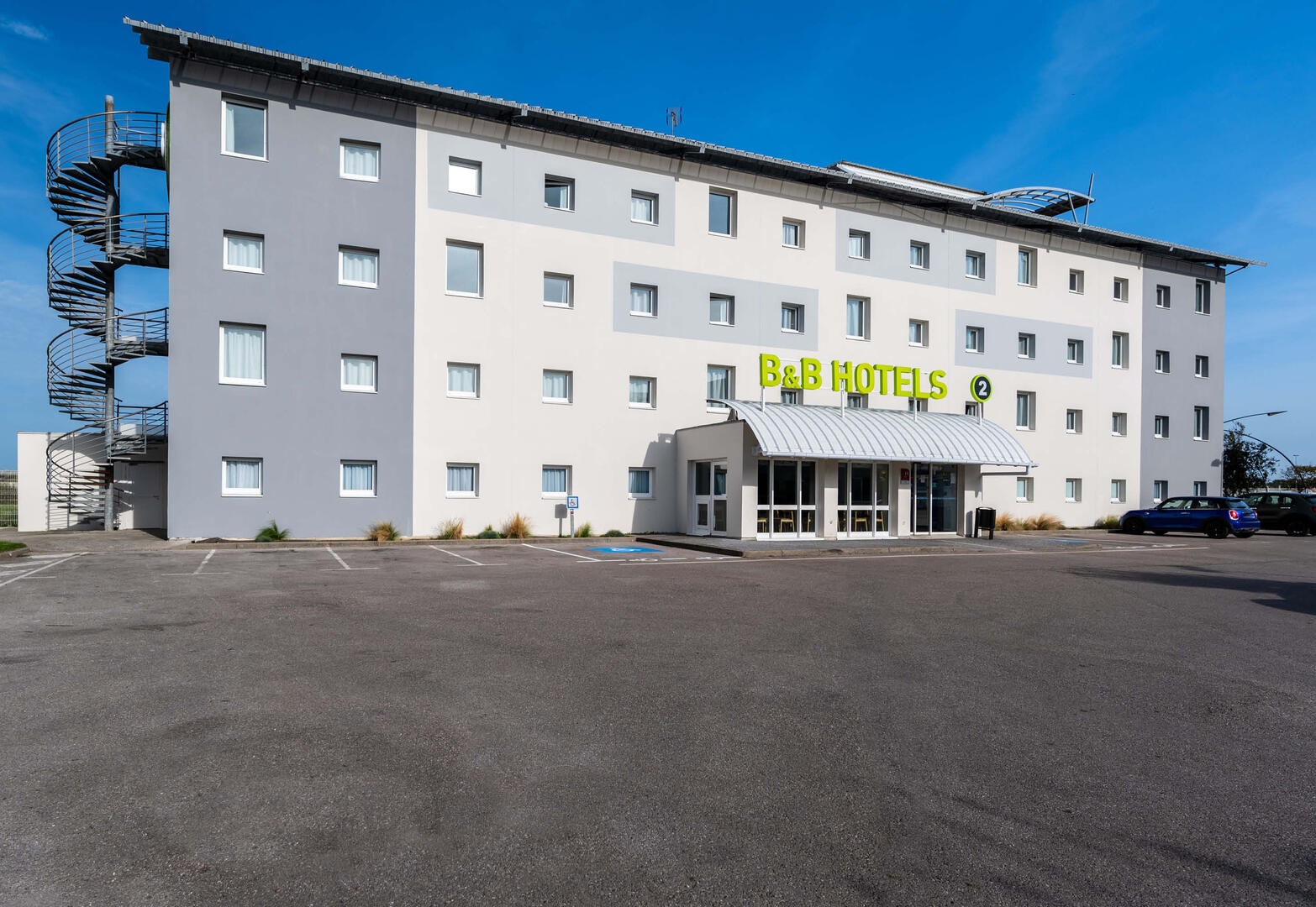 hotel-calais-terminal-2-etoiles_4743_exterior
