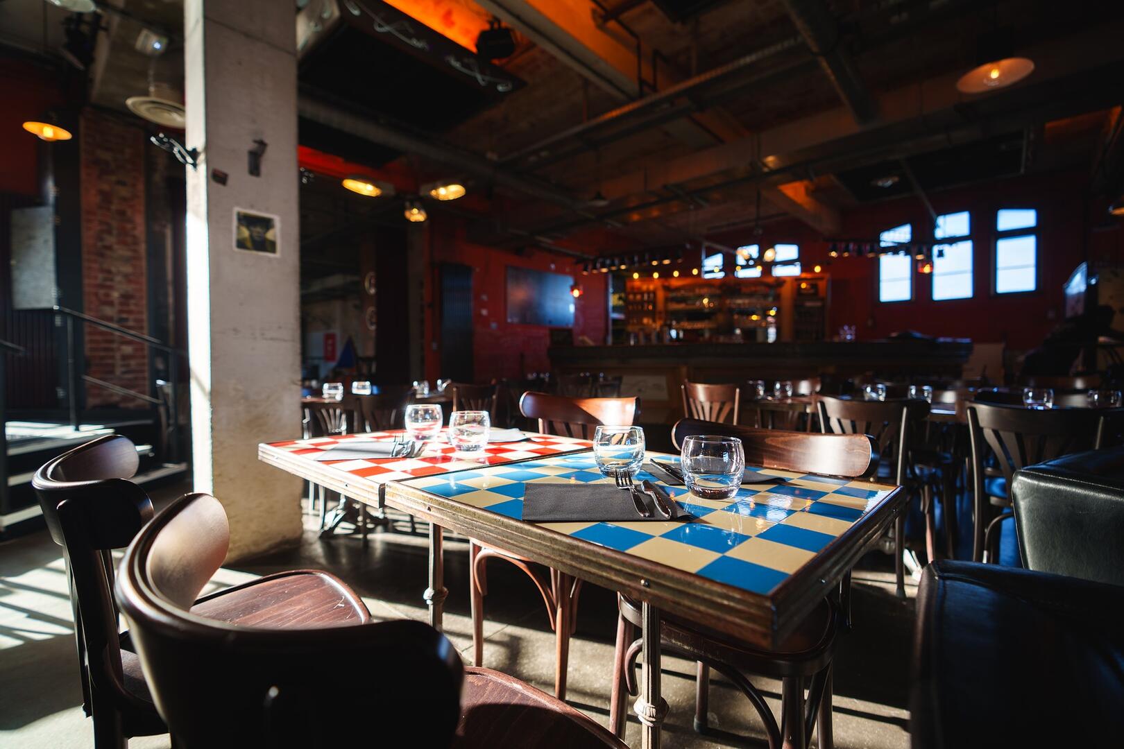 La salle de restaurant du Bistrot du Channel