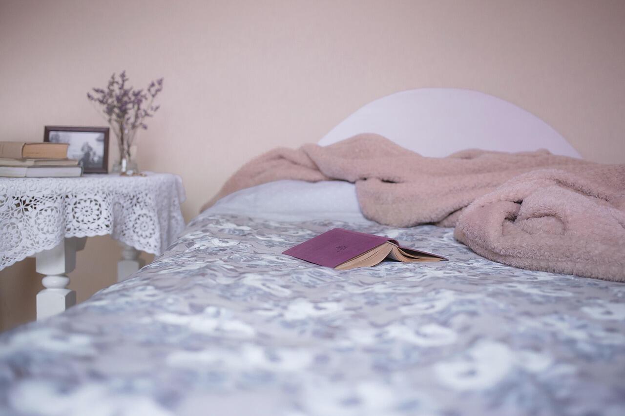 pexels-bed-1846251_1280