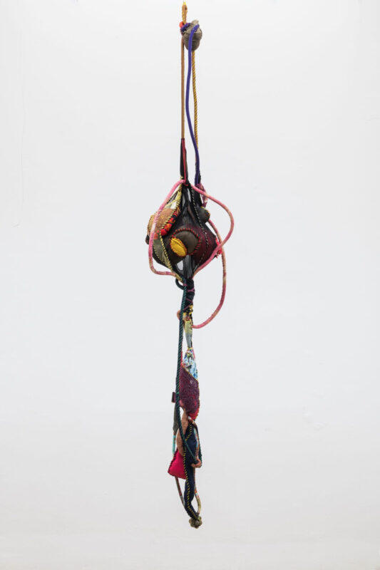 sonia-gomes-aurora-serie-pendente-2024-paris-galerie-mendes-wood-sonia-gomes-533x800_1