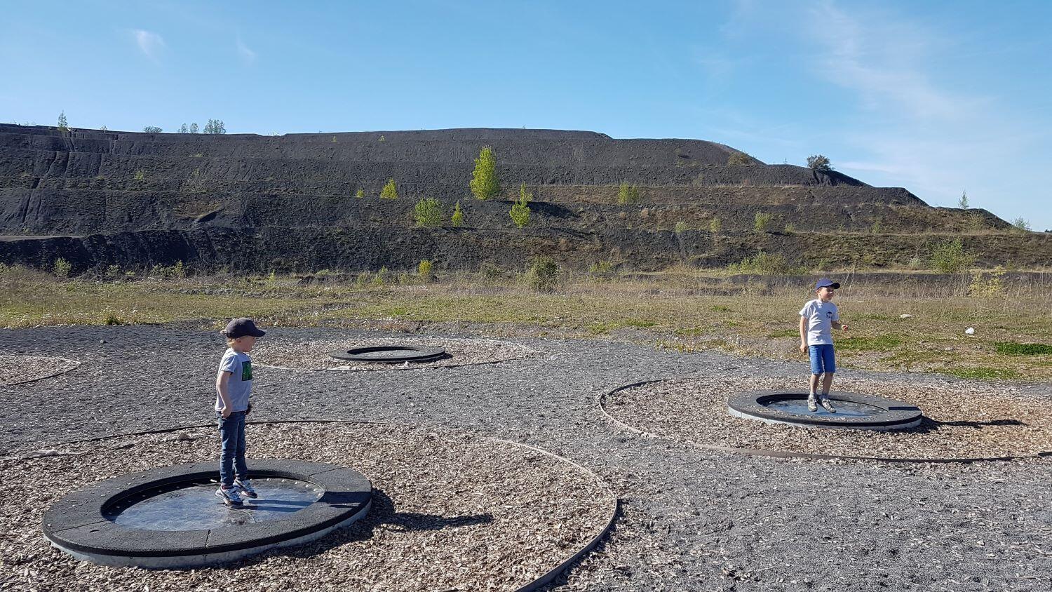 trampolines-au-pied-de-l-arena-terril-trail-sarah-roynette_1