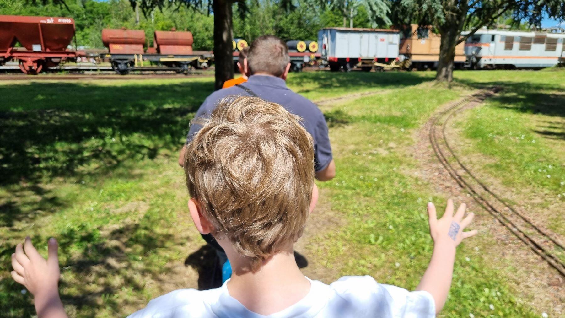 voyage-en-petit-train-autour-du-centre-denis-papin-a-oignies-sarah-roynette_1