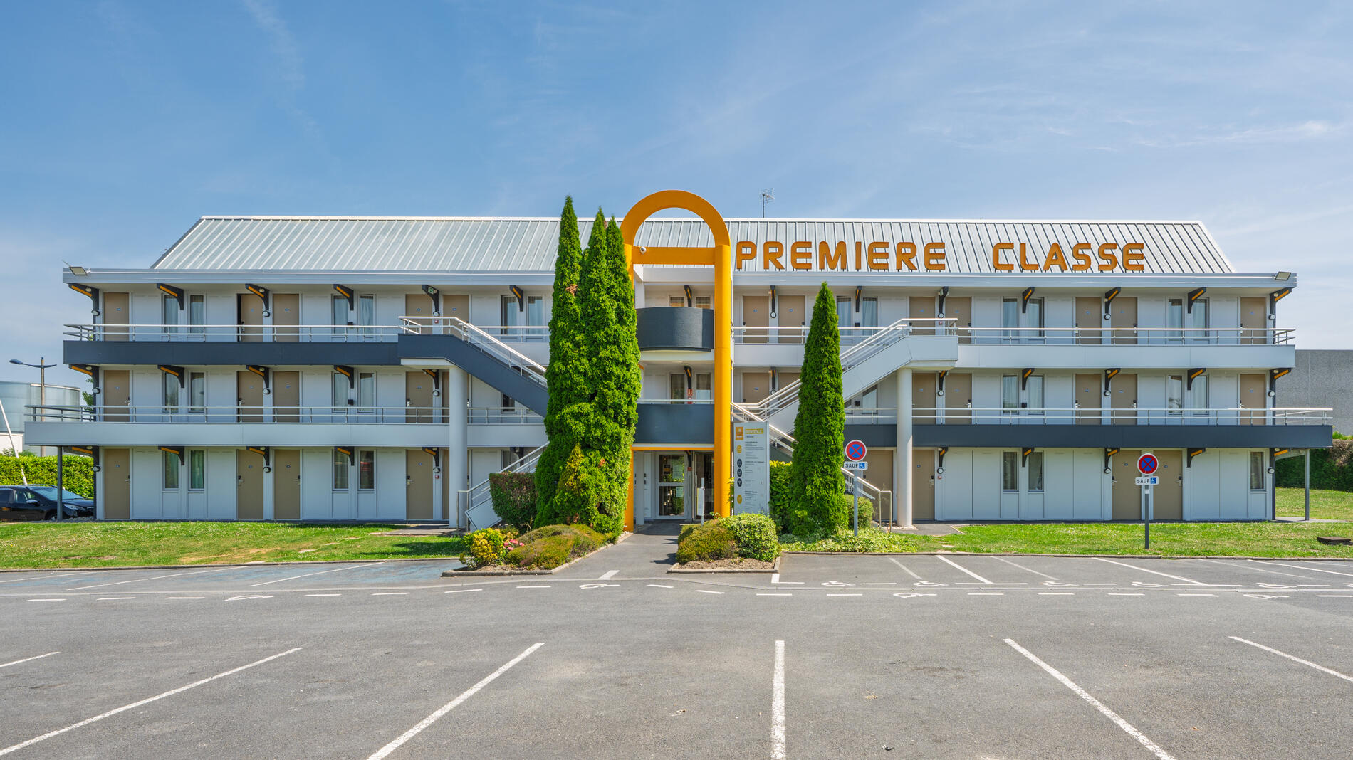 Façade