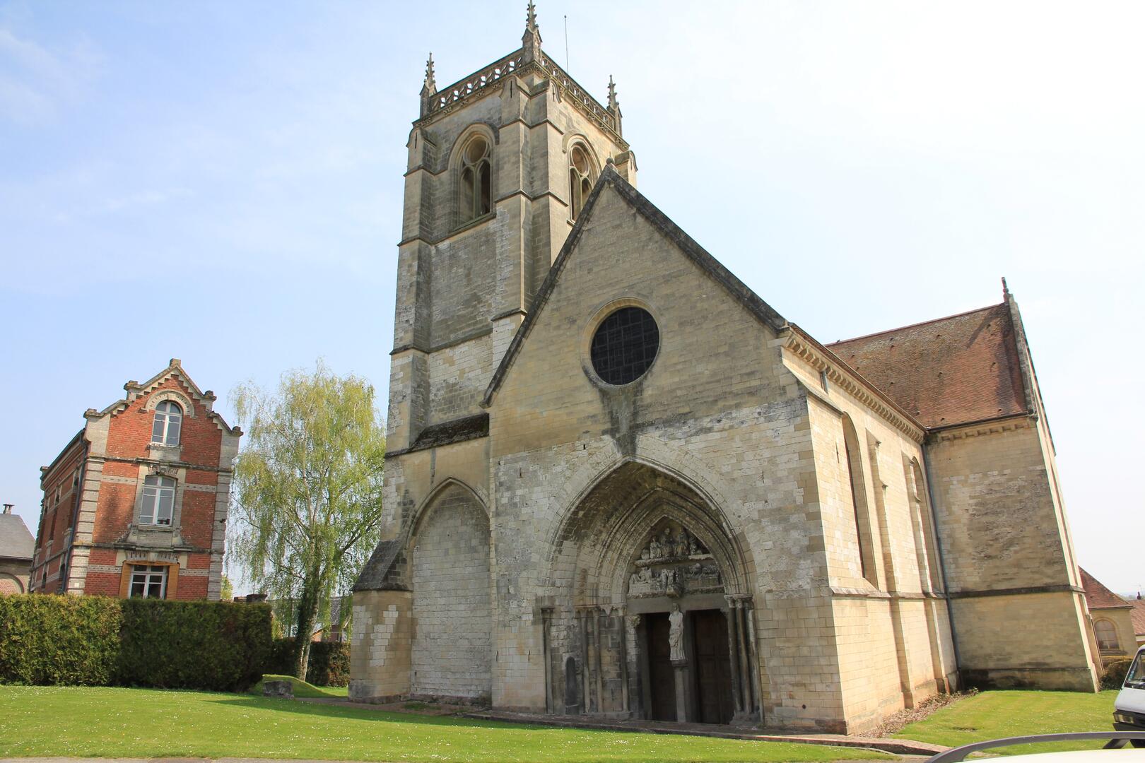 CRYPTE ET COLLÉGIALE DE LONGPRÉ-LES-CORPS-SAINTS 1